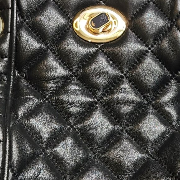 Guess by Marciano. Classic quilted "Chanel- Style" Shoulder Bag with Gold Chain - Picture 7 of 9